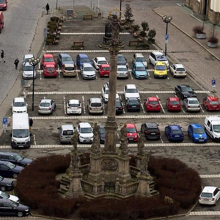 Apartman V Centru Na Velkem Namesti Hradec Králové Esterno foto